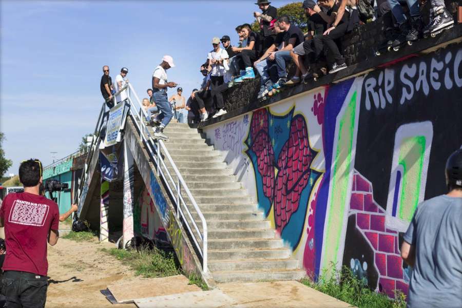 Picture of the Day: Franck Steve, texting at the '2 RATZ 1 CUP' Contest in Nantes (France, 2017) - Photo by Ronan Algalarrondo